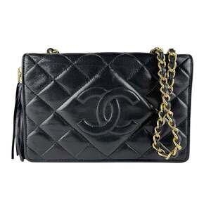 CHANEL Black Leather Shoulder Bag